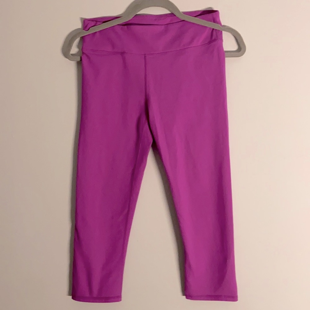 NEW Fabletics Salar Capri Leggings, Purple, Small